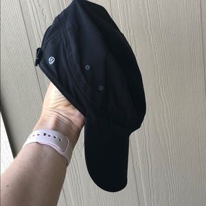 Lululemon women’s hat.